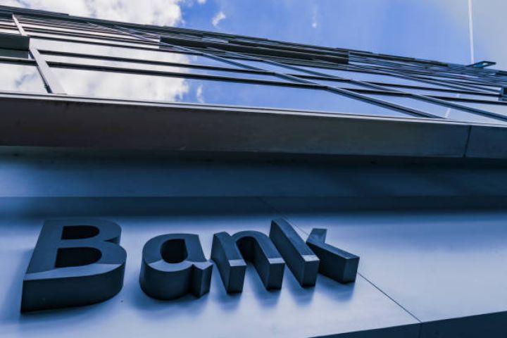 20 bank xalis mənfəət açıqladı - SİYAHI