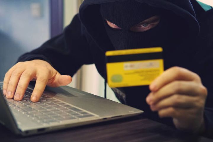 Həftəsonu bank kartlarından oğurlanmış pulun məbləği açıqlanıb