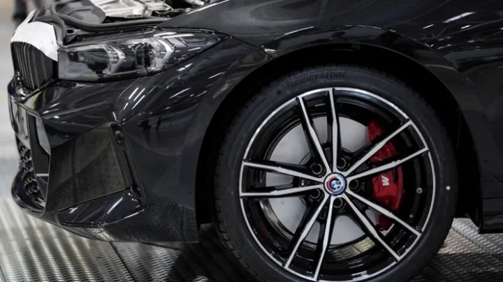 BMW 2025-ci il ürə gəlir proqnozunu aşağı saldı