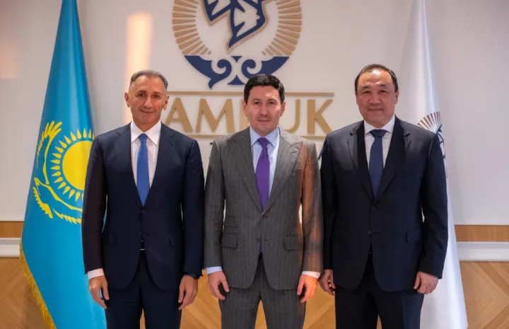 Azərbaycanın naziri Qazaxıstanın fondu və İnvestisiya Holdinqində görüş keçirib