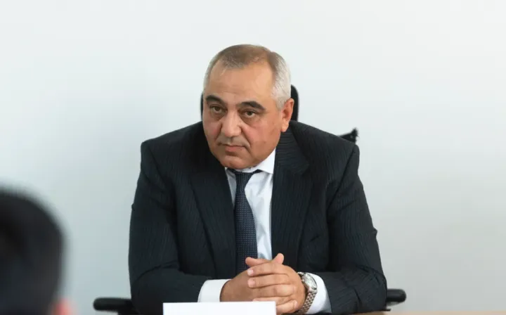 "Bir fermer köhnə fermasını söküb yerində modern ferma qura bilmir. Yerli icra hakimiyyətləri imkan vermir"
