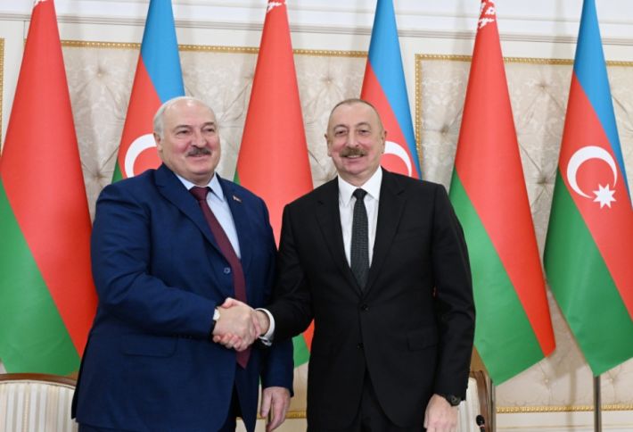 Əliyev Lukaşenkonu təbrik edib