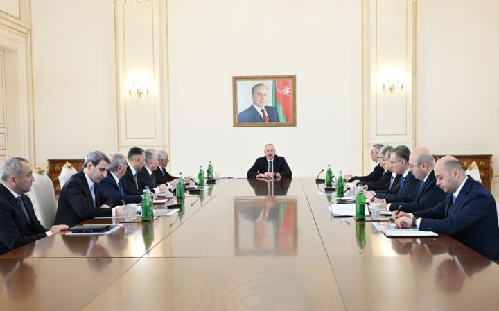 Nəqliyyat məsələlərinə həsr olunmuş müşavirə keçirilib, Prezident çıxış edib - YENİLƏNİB