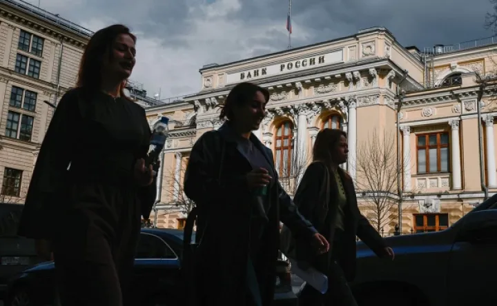 Rusiya Mərkəzi Bankı uçot dərəcəsini ardıcıl 8-ci dəfə aşağı saldı