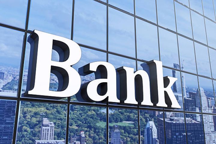 18 bank xalis mənfəət açıqladı - SİYAHI
