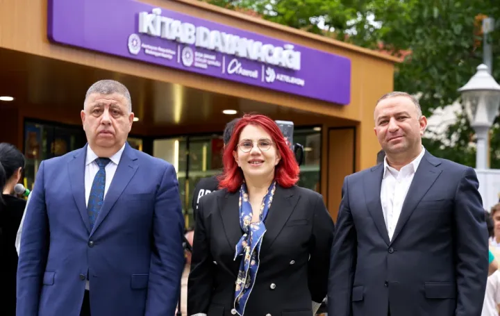 Şuşanın mərkəzində günəş enerjisi ilə işləyən "Kitab dayanacağı" istifadəyə verildi