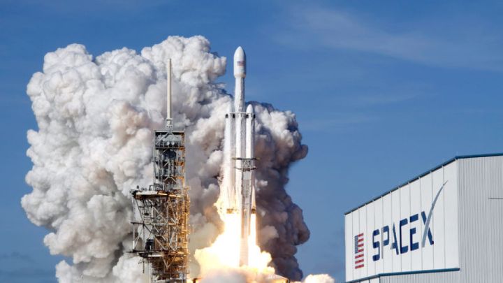 SpaceX-in səhmləri bazarda kəskin ucuzlaşmağa davam edir