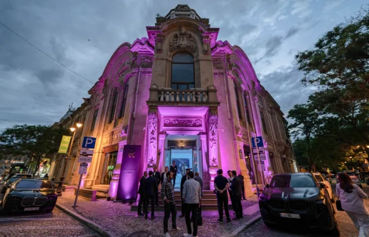 Dəyərli və təkrarolunmaz "Rolls-Royce Motor Cars Baku" "Bespoke" fərdiləşdirmə proqramı barədə məlumat təqdim edir