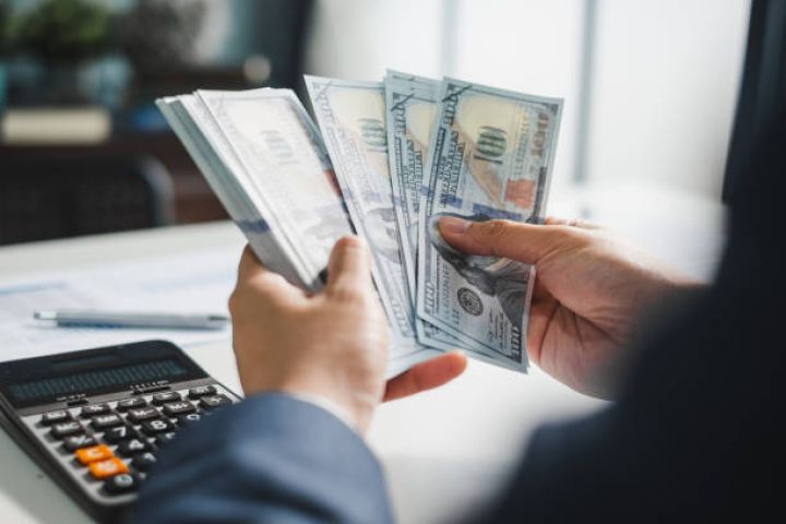 Nağd xarici valyutanın alışı satışını 311 milyon dollar üstələyib