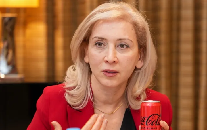 “Coca-Cola” qadın jurnalistləri təbrik edir