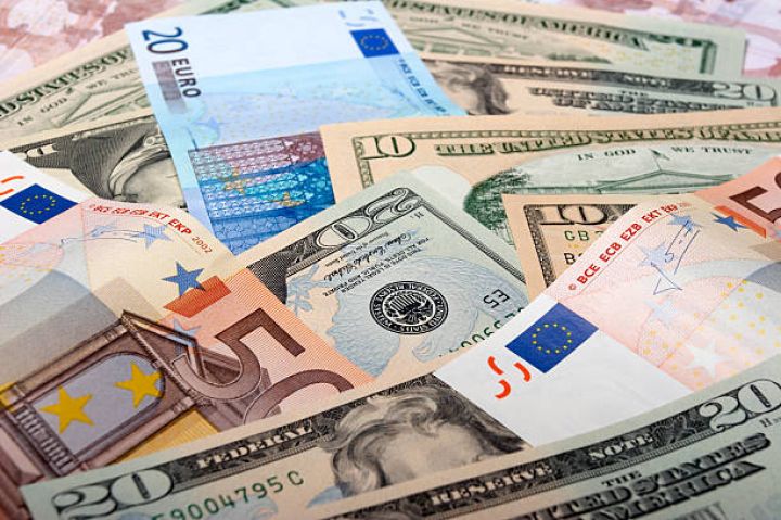 Rəsmi məzənnələr aıqlandı