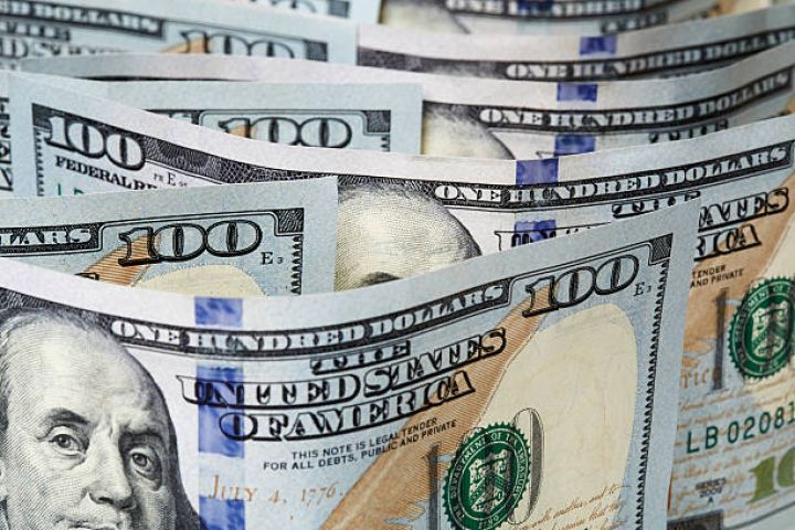 Azərbaycanın idxalının daha sürətli azalması fonunda müsbət saldo artıb