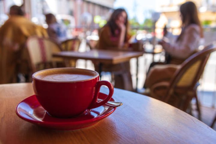 Kofeşop dolu görünür, amma pul qazanmır - EKSPERTDƏN AÇIQLAMA