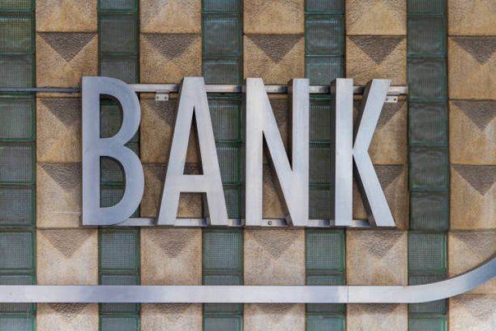 Azərbaycanda bankların izafi likvidliyi 2,2 dəfə artaraq 6,2 milyard manata çatıb