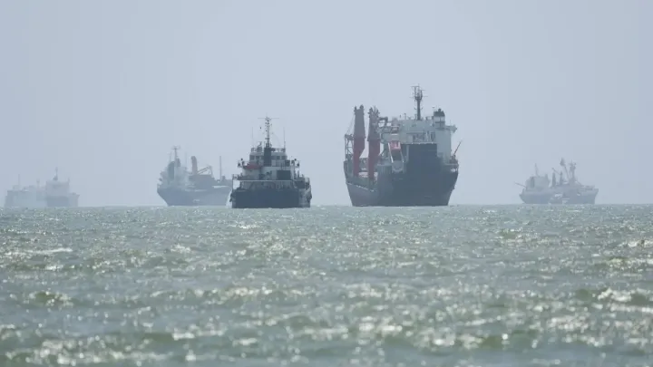 CNN: ABŞ, Hormuz boğazından 40 gəmi ilə neft daşınmasını təmin edib