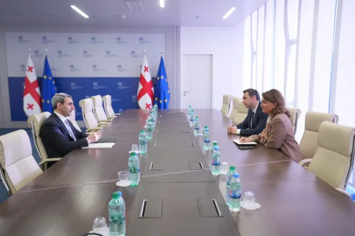 Tbilisidə BTQ dəmir yolunun təhvil-təslimi üzrə yekun aktın imzalanması müzakirə olunu